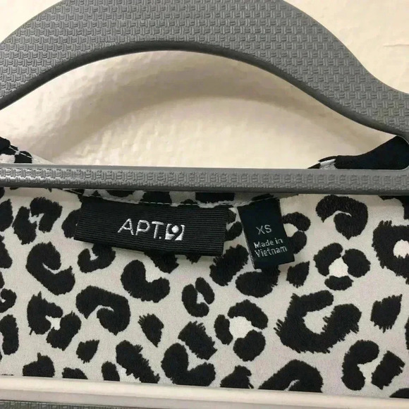 Leopard Print Black/Silver Top w/front twist Sz XS - Picture 3 of 6